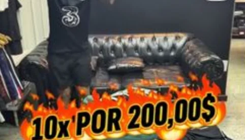 Peças da RR STORE espalhadas na loja com o anúncio de 10 peças por R$ 200